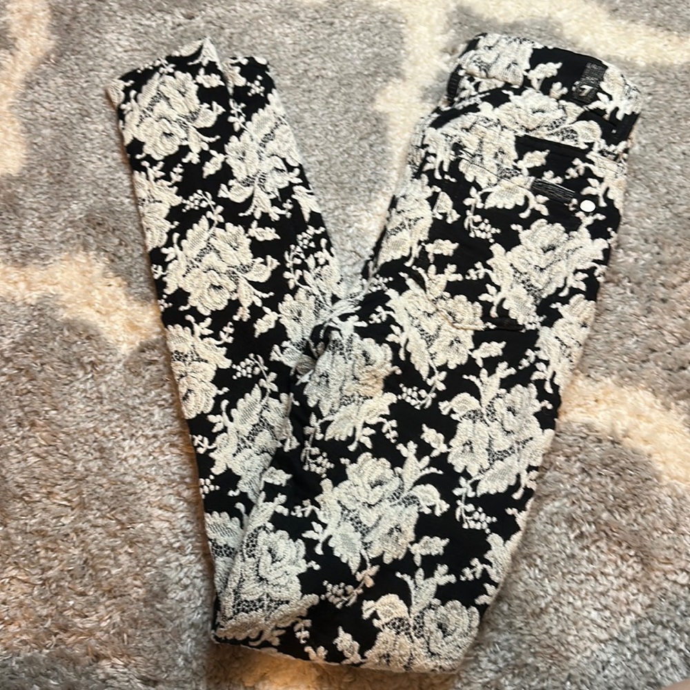 EUC 7 for all mankind black and white floral flower print pants size 26